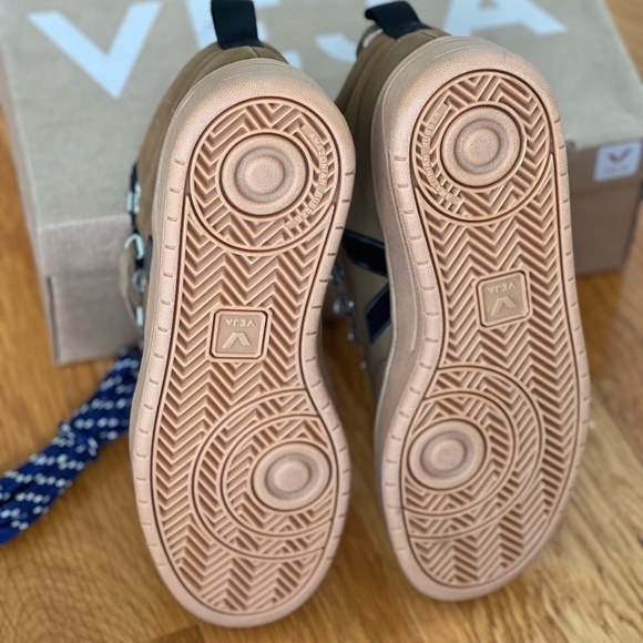 VEJA "Roraima Nubuck Tent Black" (9M/EUR 42M) - Picture 5 of 5